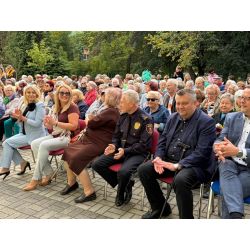 Uczestnicy III Lubelskiej Olimpiady Senioralnej siedzący na krzesłach